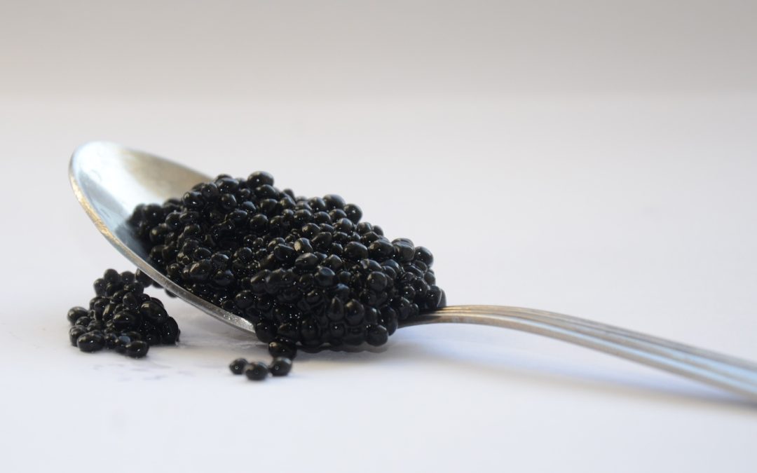 Sort caviar på ske
